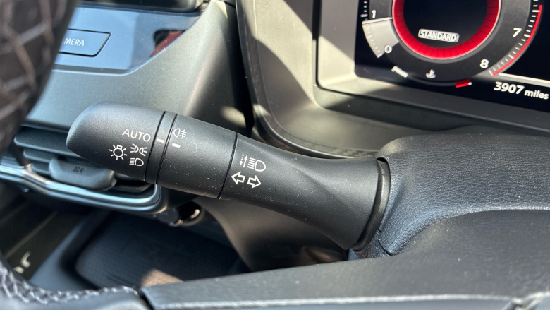 Nissan Juke 1.0 DiG-T N-Connecta 5dr Petrol Hatchback